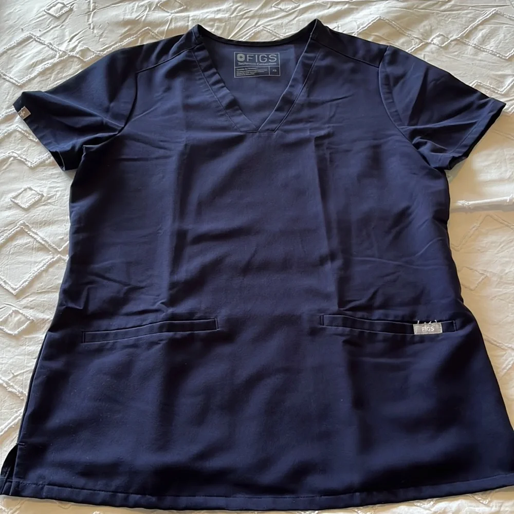 Figs technical collection scrub top with two pockets - Picture 1 of 3